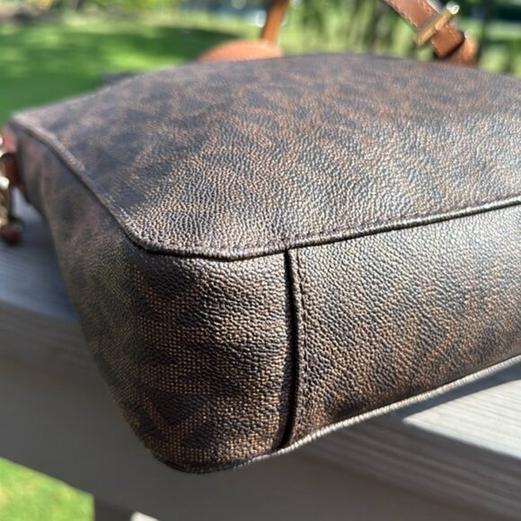 MICHAEL Micheal Kors Large Jet Set Travel Messenger/Crossbody - Picture 12 of 17